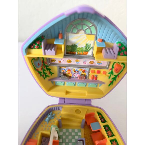 Vintage Polly Pocket Bluebird 1992 - Fast Food Restaurant / Patty's Burger Bar - Picture 3 of 6